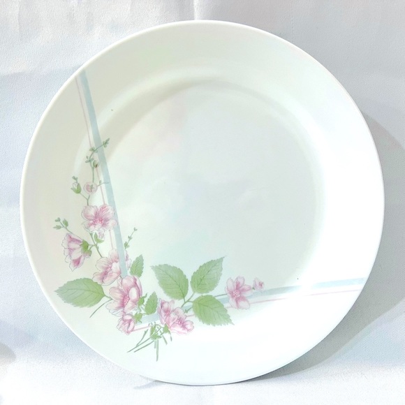 Corelle Dining 8 Pc Corelle Veranda White With Flowers Corningware